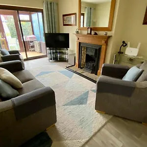 Grove Bungalow, Eastwood, Situated In Quiet Cul-de-sac Holiday home Leigh-on-Sea